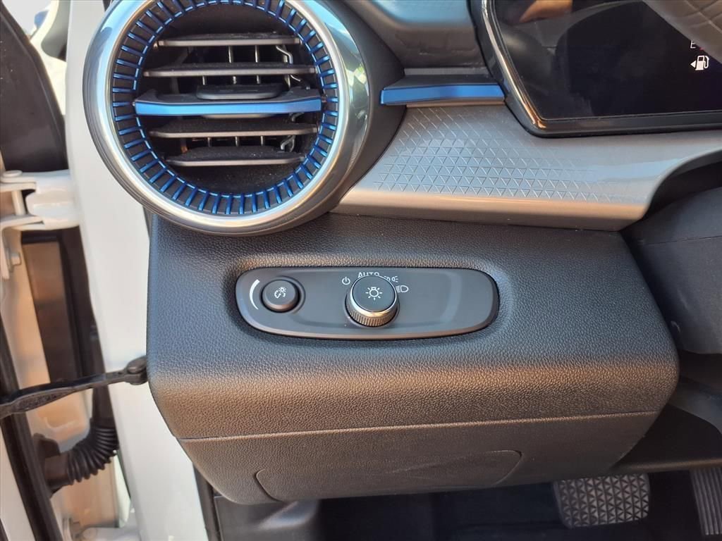 Used 2024 Chevrolet Trax LT image 18