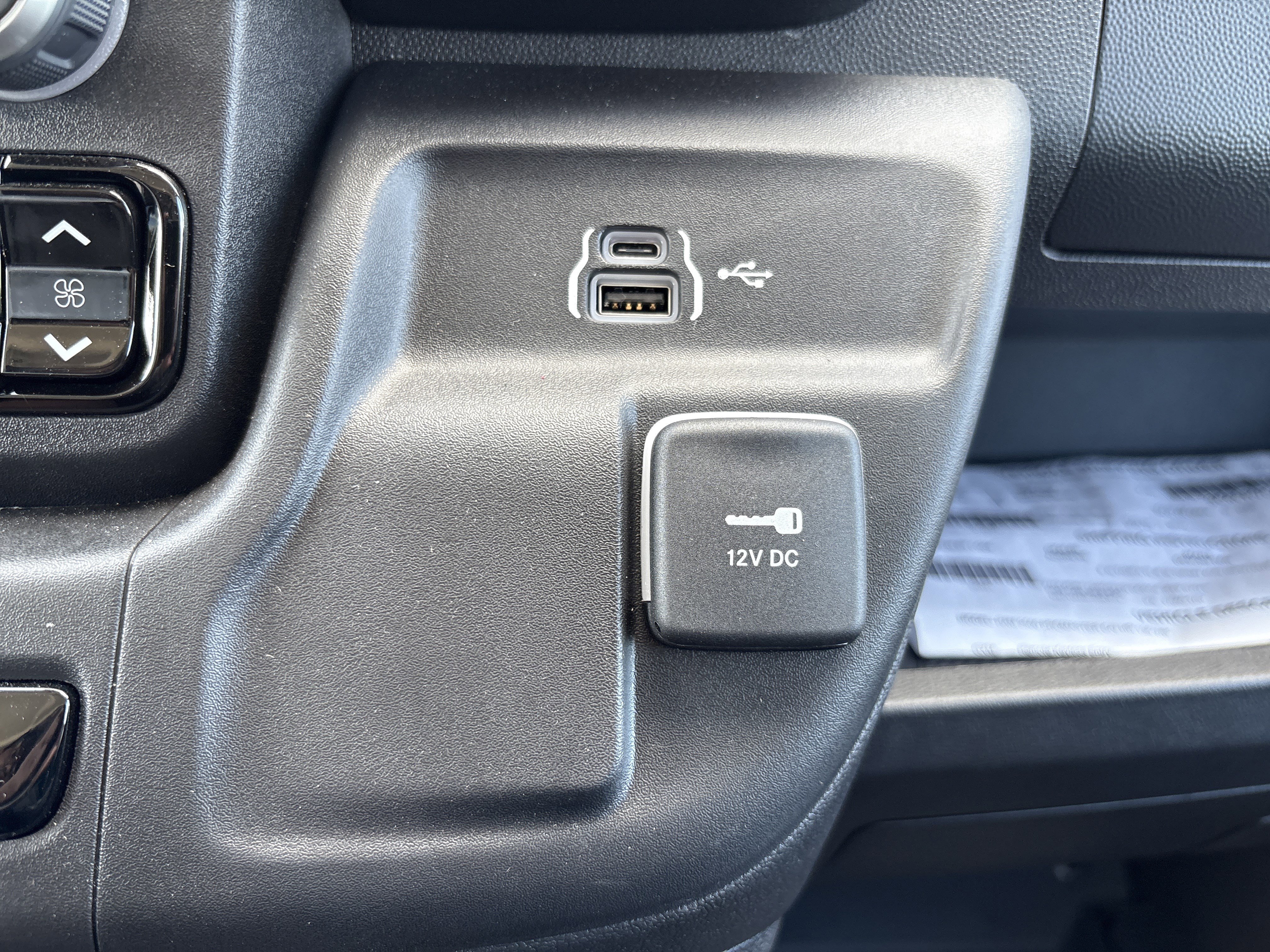 New 2025 RAM ProMaster 2500 w/ Convenience Group FWD image 18