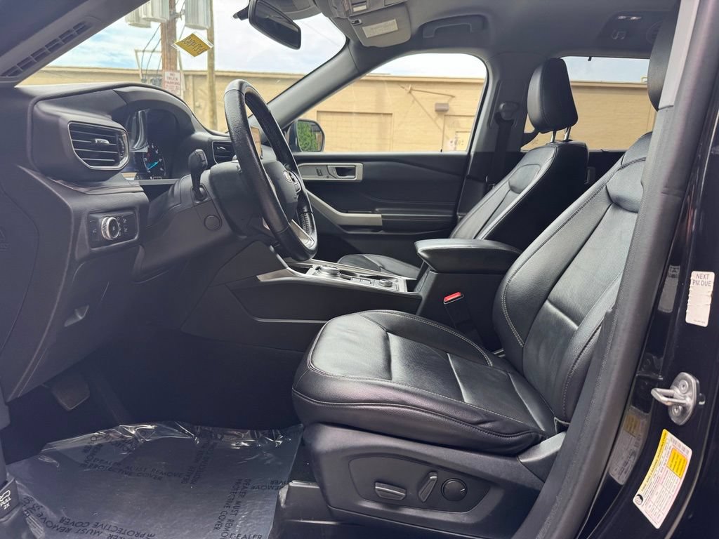 Used 2021 Ford Explorer Limited w/ Equipment Group 301A AWD/4WD image 24