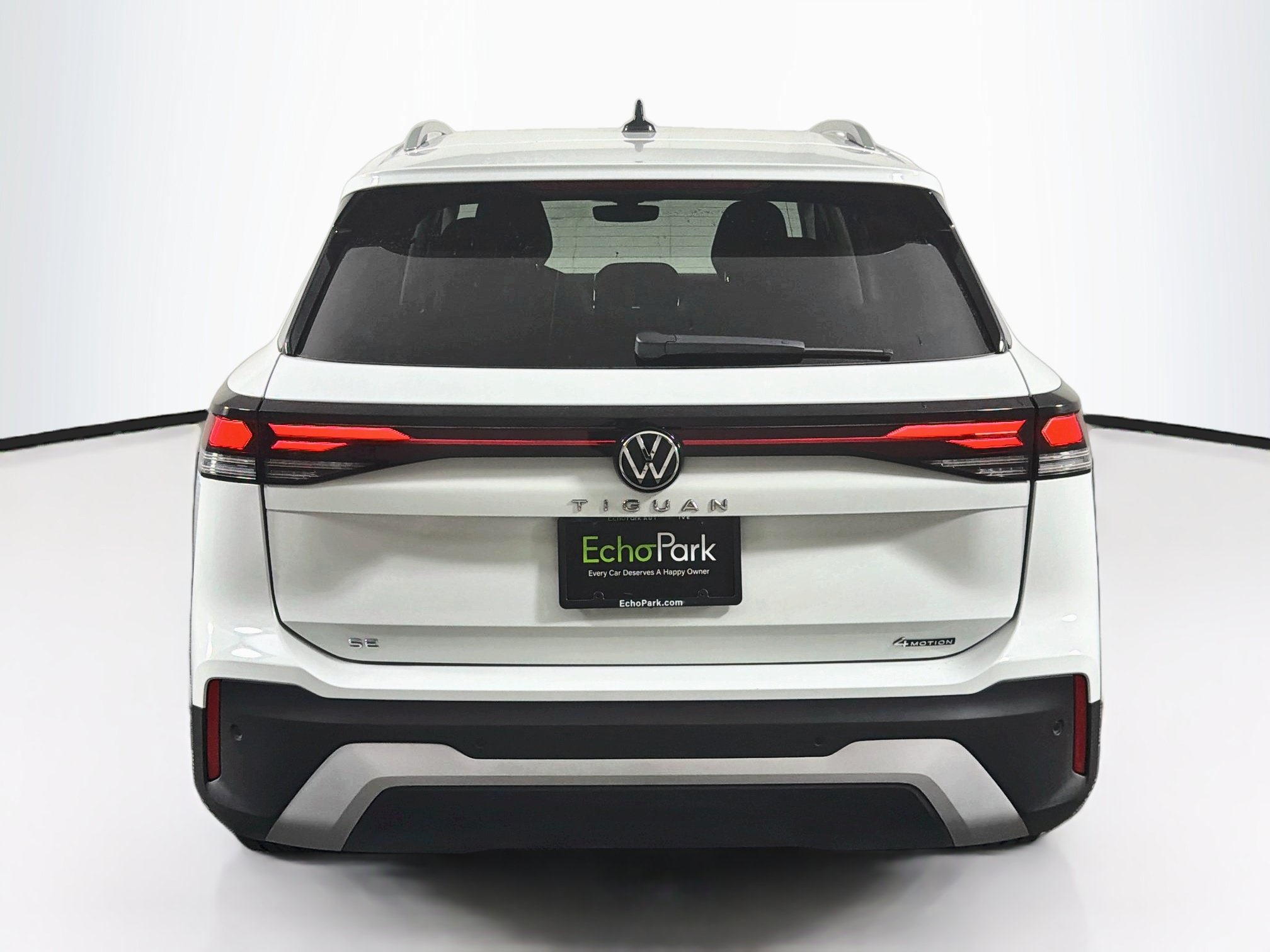 Used 2026 Volkswagen Tiguan SE AWD/4WD image 7
