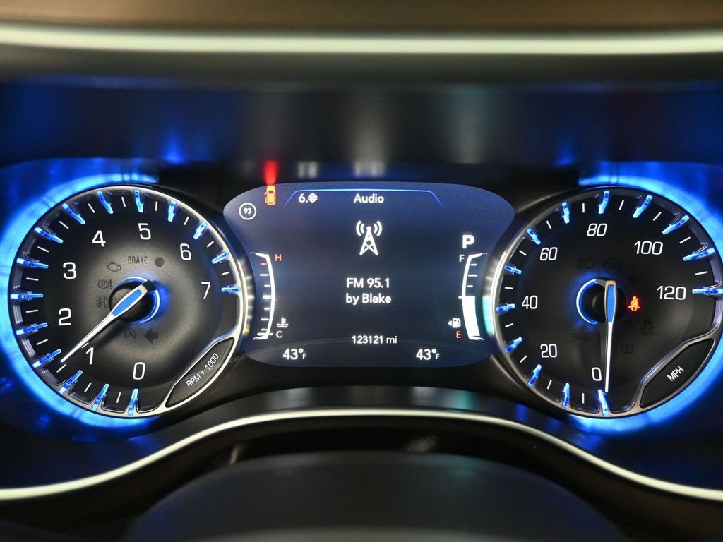 Used 2017 Chrysler Pacifica Touring-L Plus image 13