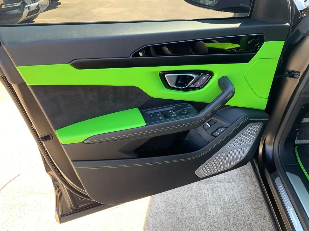 Used 2022 Lamborghini Urus AWD/4WD image 19