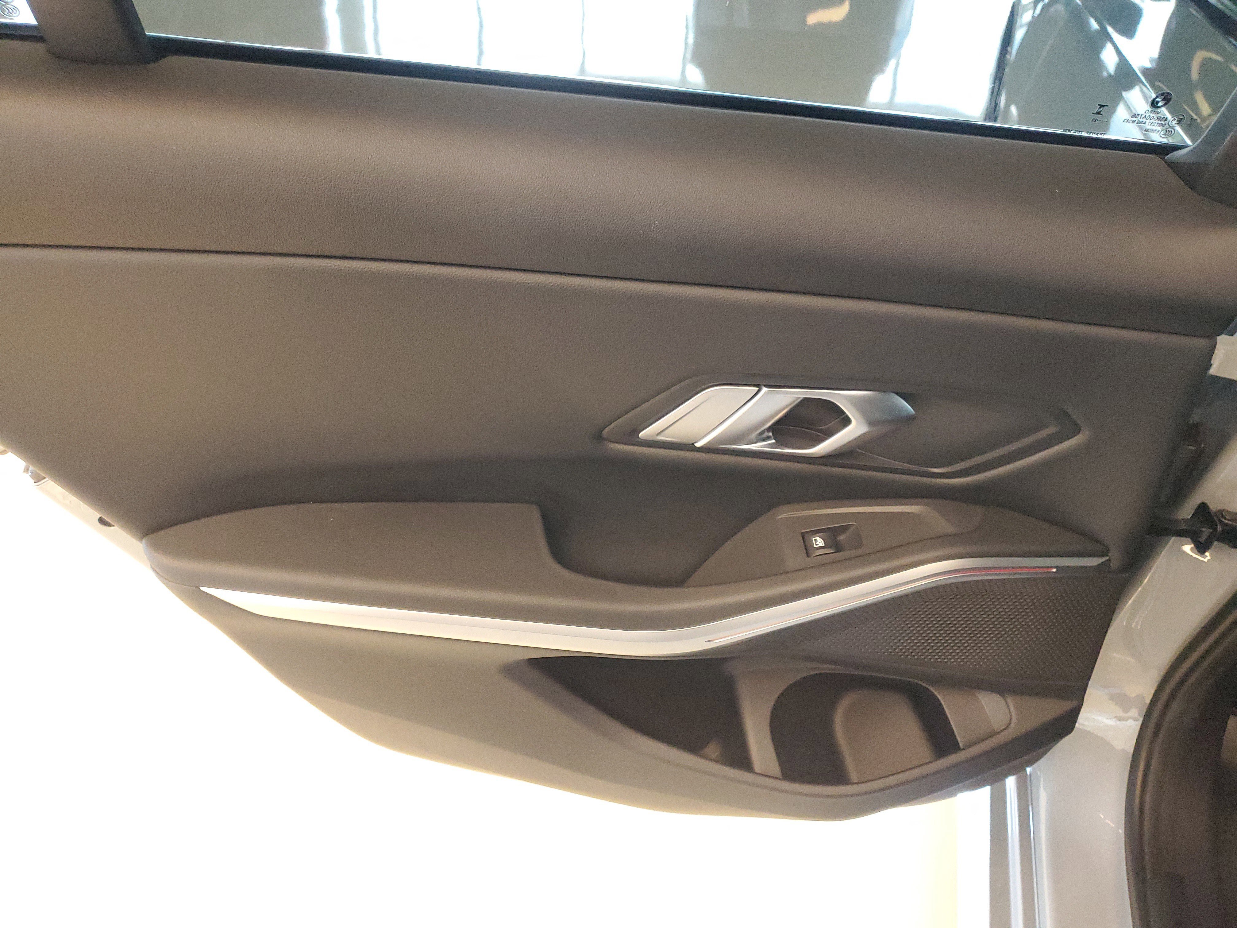 Used 2023 BMW 330i Sedan w/ M Sport Package image 17