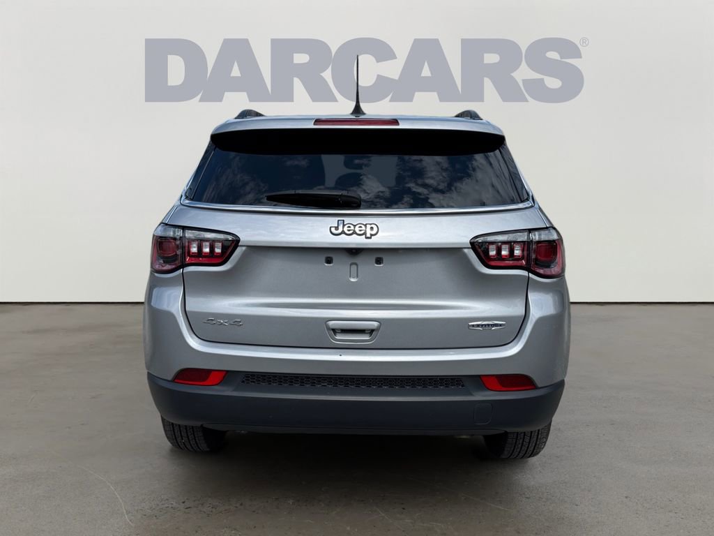 Used 2024 Jeep Compass Latitude image 6