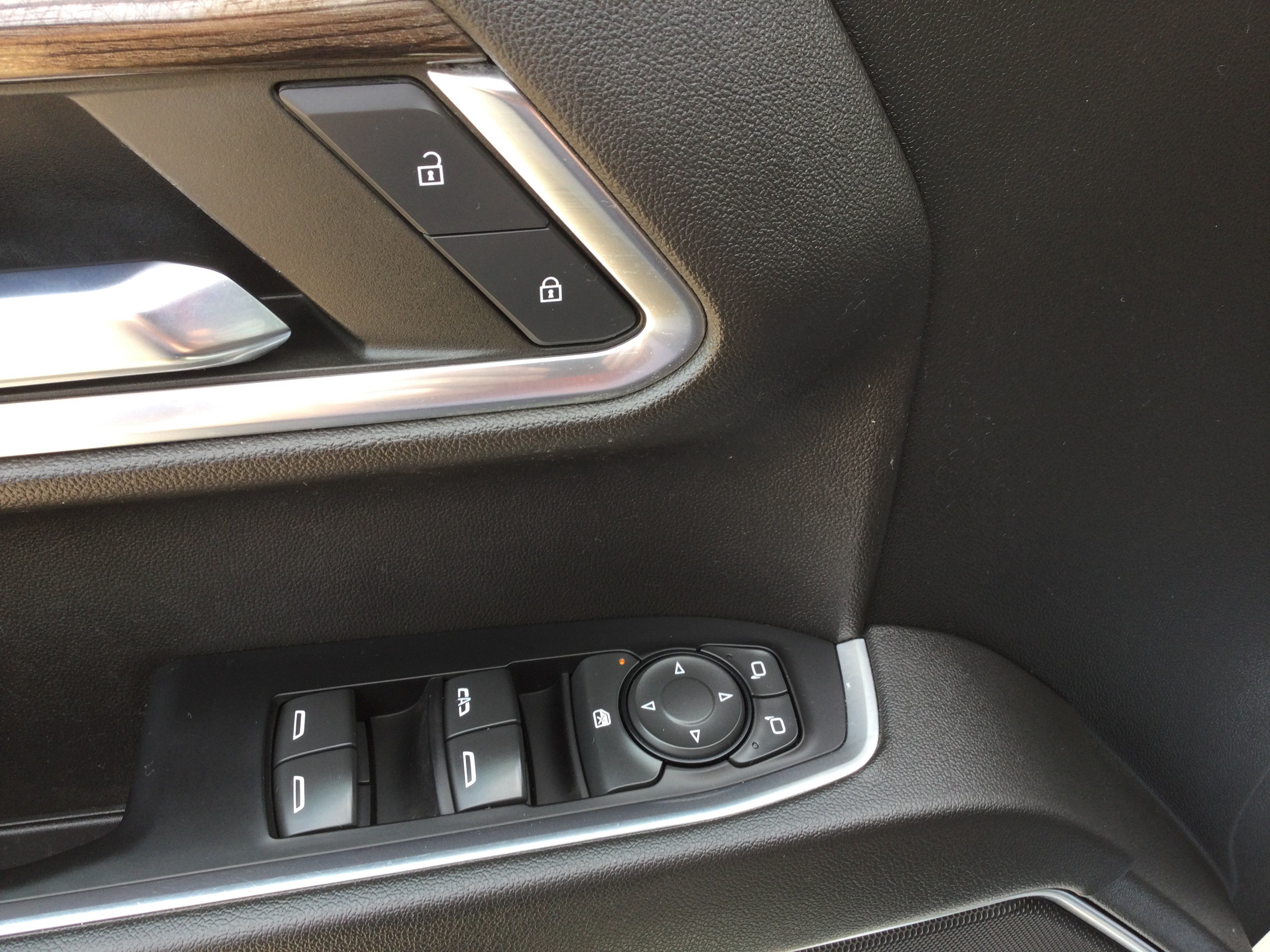 Used 2022 Chevrolet Silverado 1500 LT AWD/4WD image 9