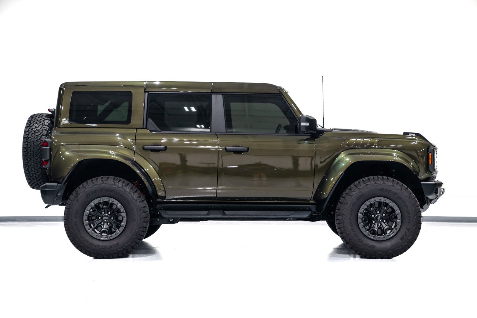 Used 2025 Ford Bronco Raptor AWD/4WD image 8