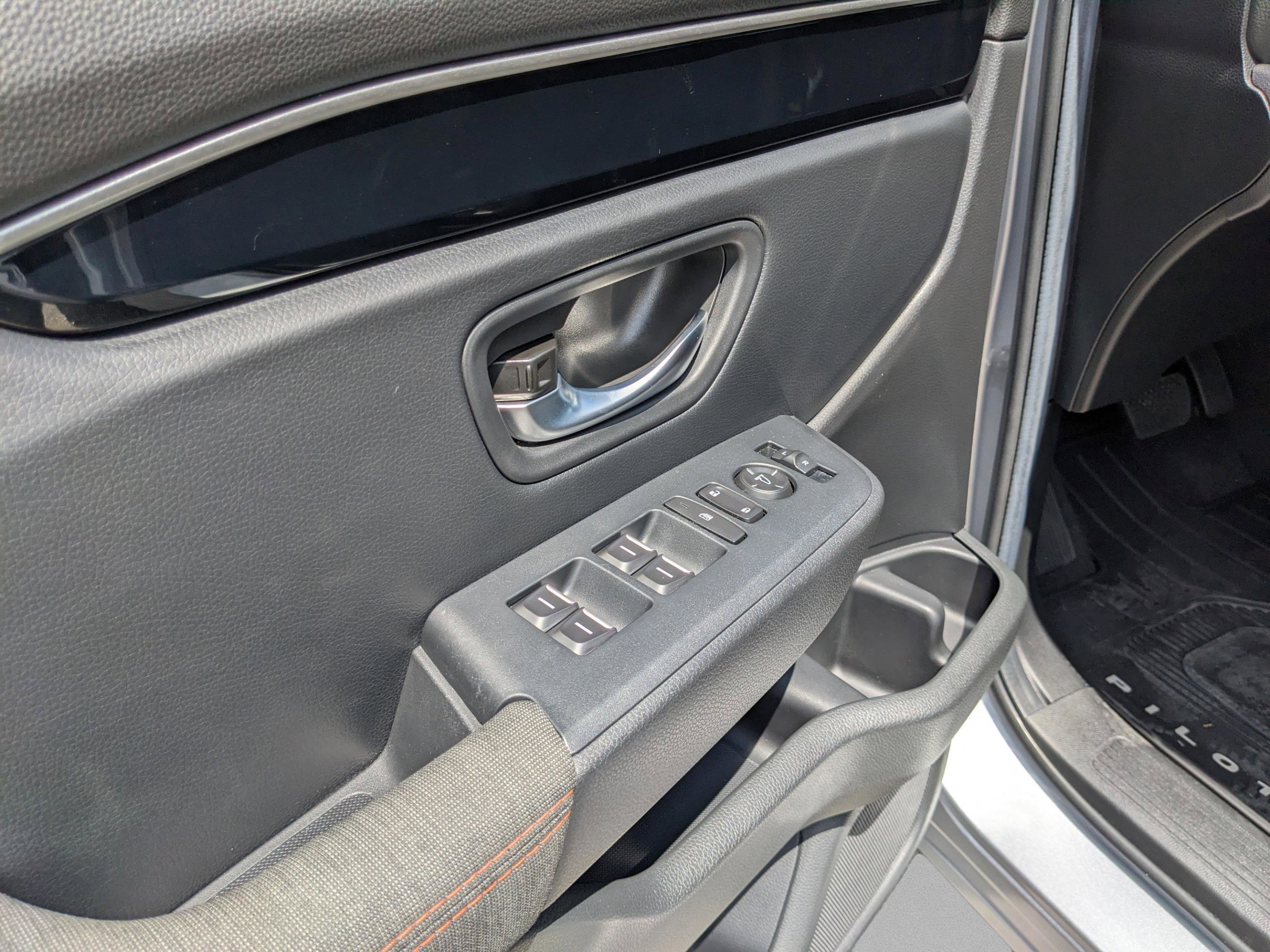 Used 2025 Honda Pilot Sport image 21