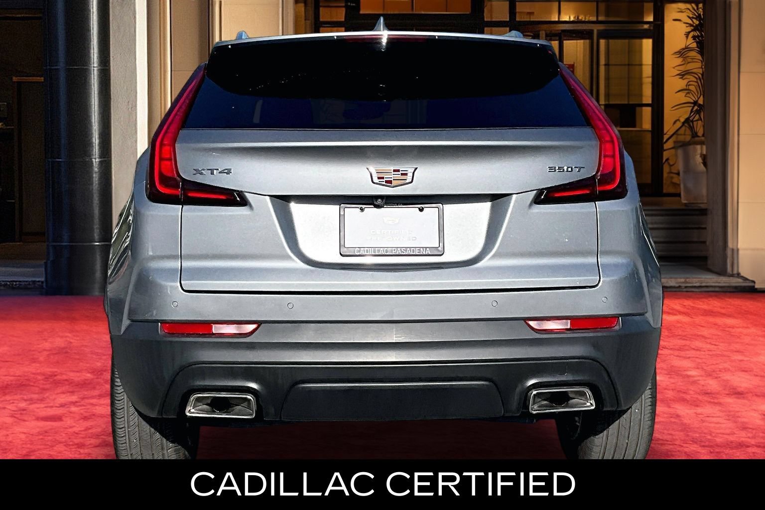 Used 2023 Cadillac XT4 Luxury w/ Cold Weather Package FWD image 5