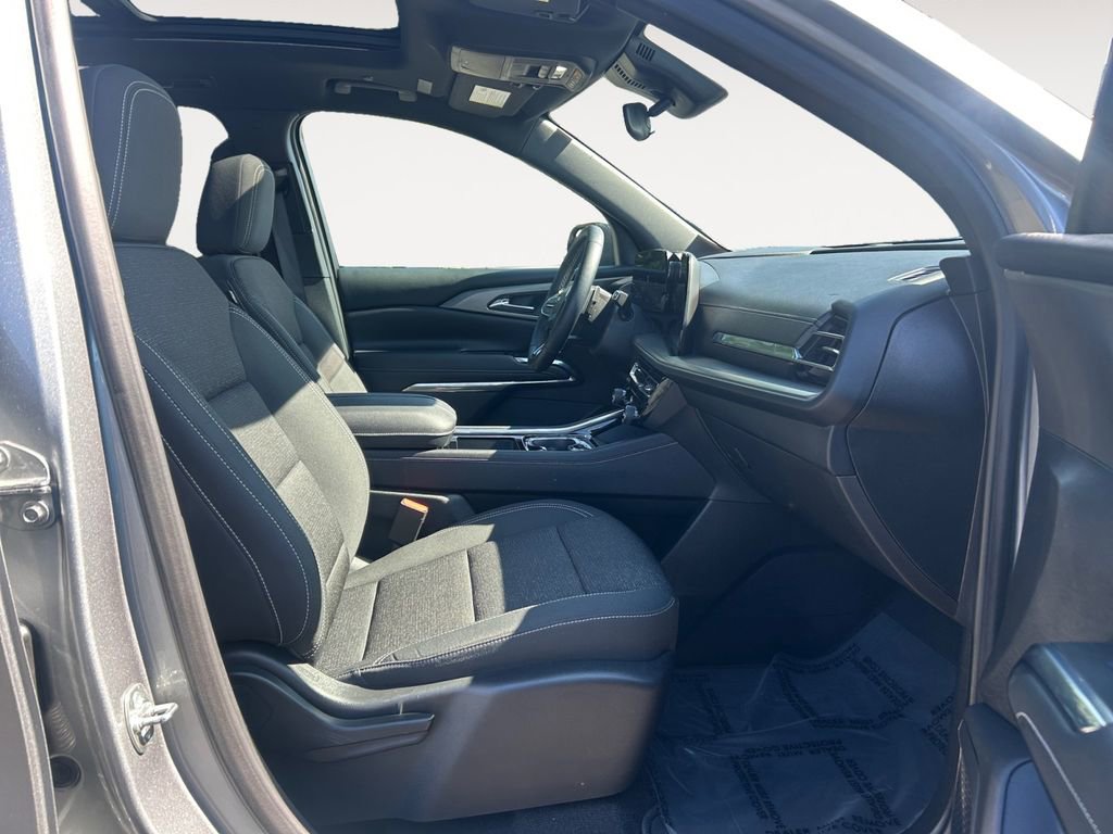 Certified 2025 Chevrolet Traverse LT w/ Sun and Wheel Package AWD/4WD image 11