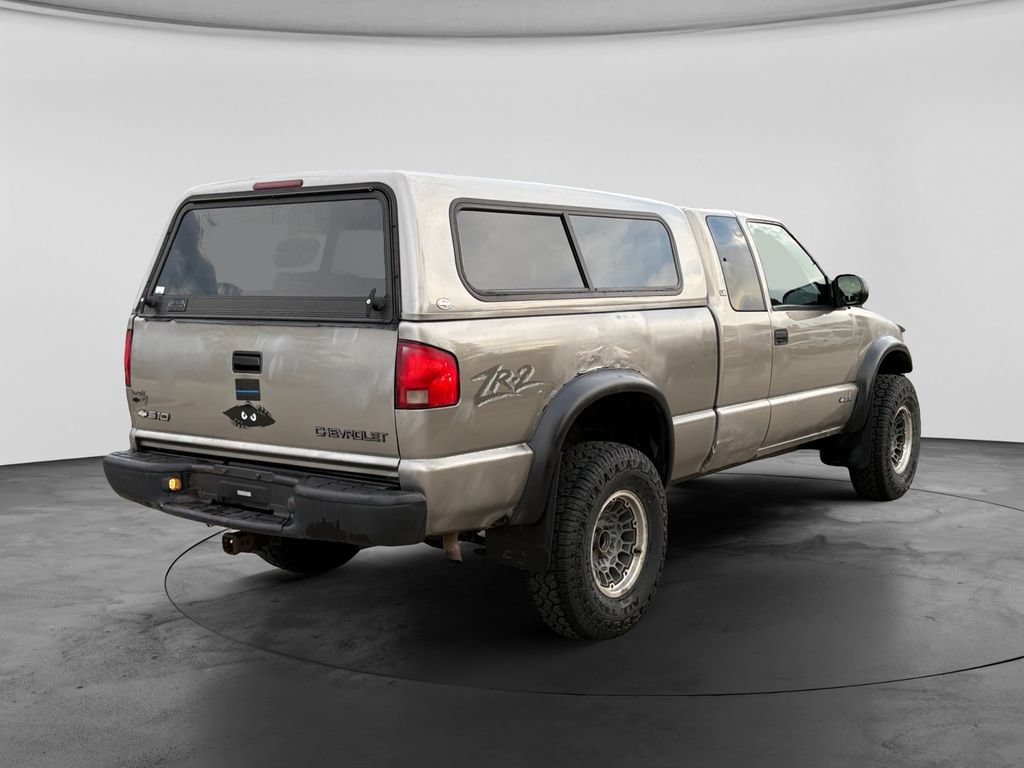 Used 2000 Chevrolet S10 Pickup 4x4 Extended Cab w/ Preferred Equipment Group image 10