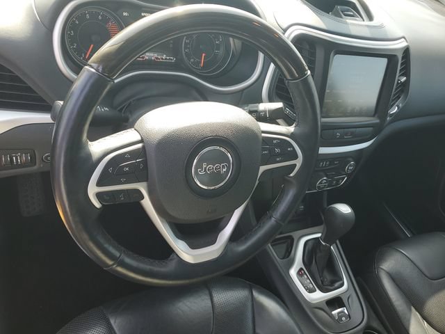 Used 2016 Jeep Cherokee Overland FWD image 18
