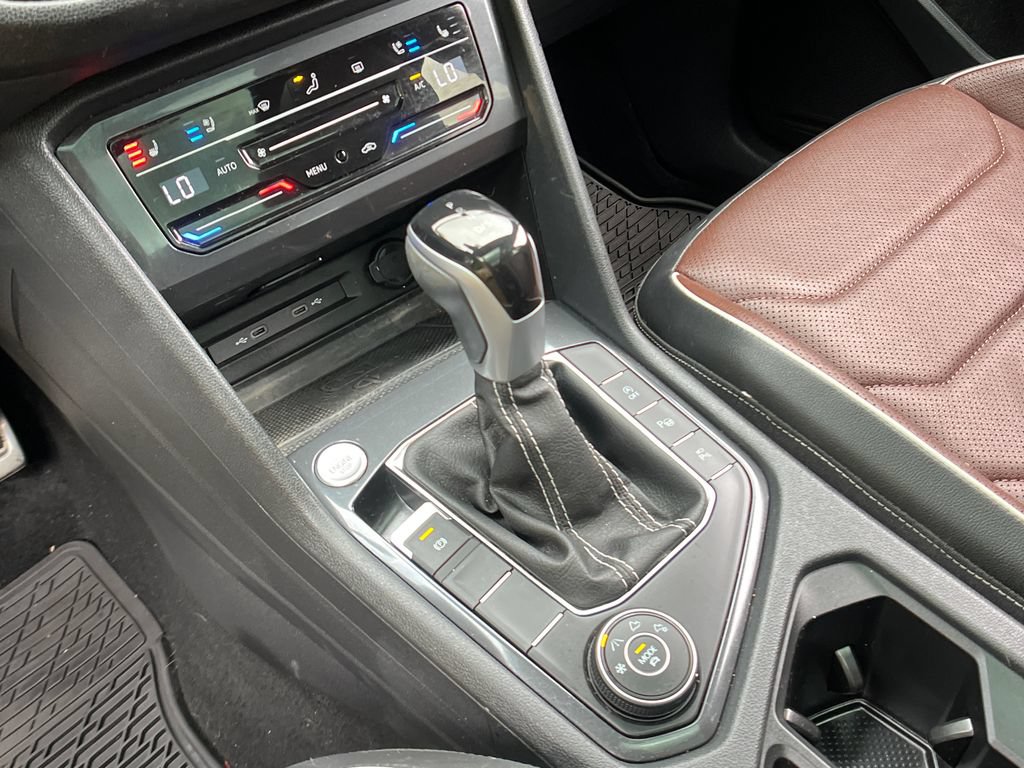 Used 2024 Volkswagen Tiguan SEL R-Line AWD/4WD image 20