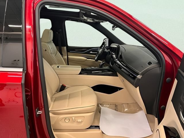 Used 2023 Cadillac Escalade Premium Luxury w/ Performance Package AWD/4WD image 10