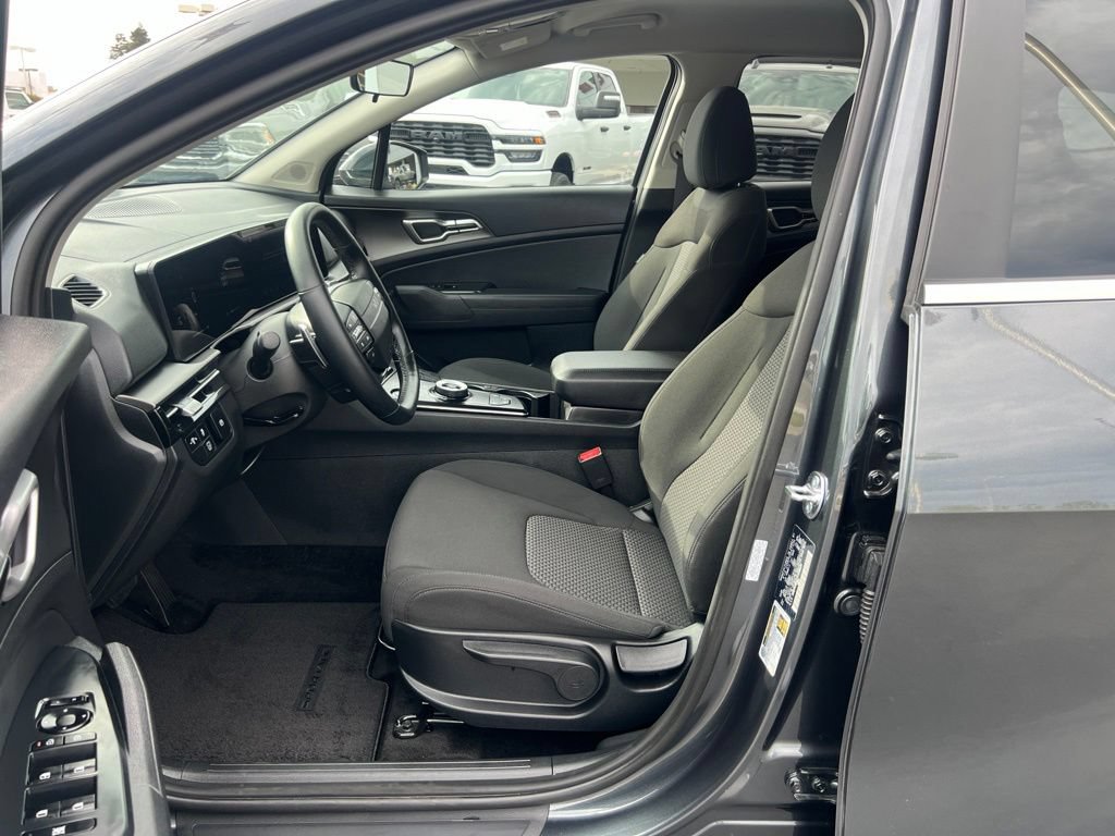 Used 2026 Kia Sportage LX FWD image 25