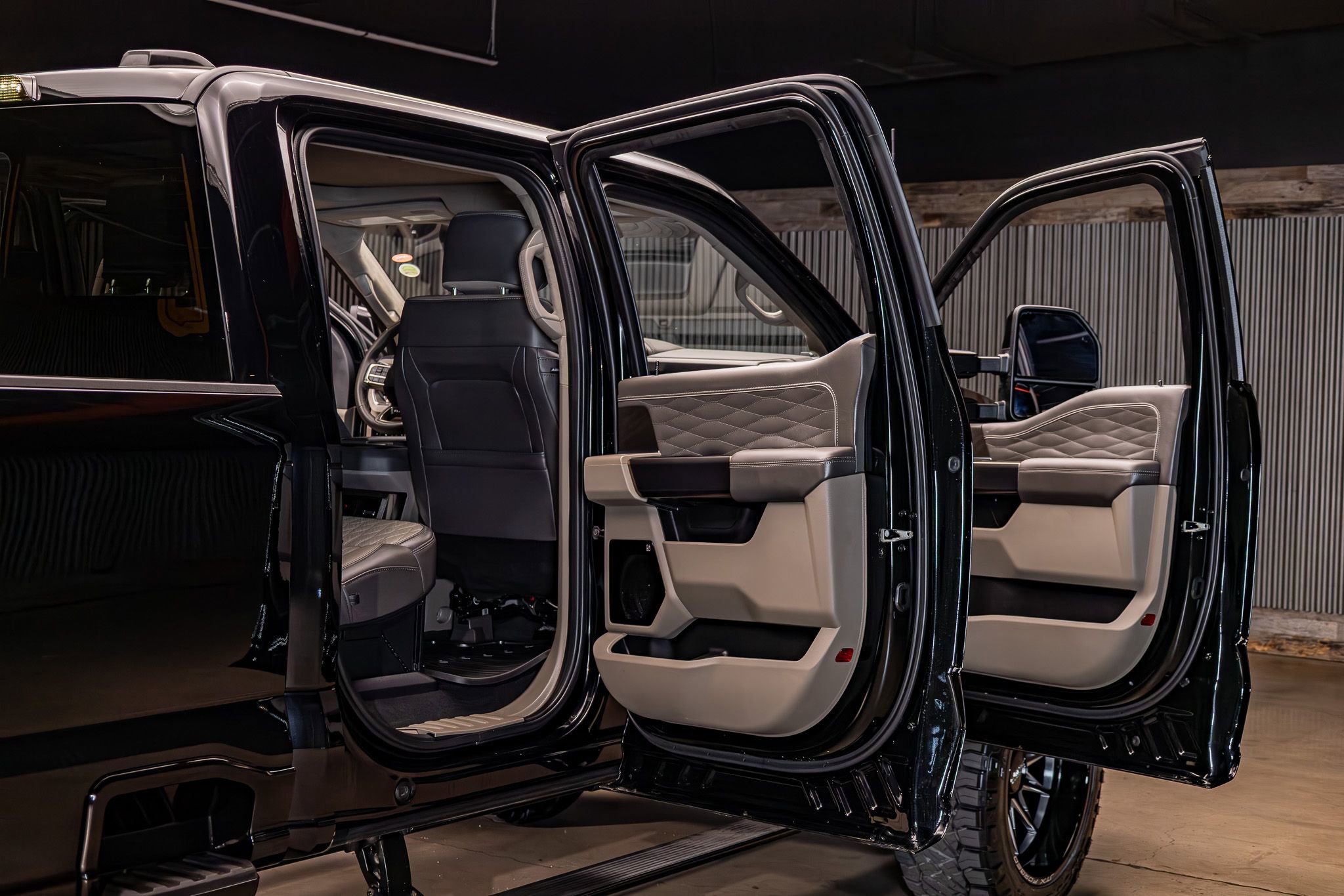 Used 2026 Ford F350 Platinum w/ Platinum Plus Package image 30