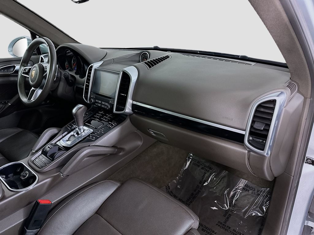 Used 2017 Porsche Cayenne Platinum Edition AWD/4WD image 31