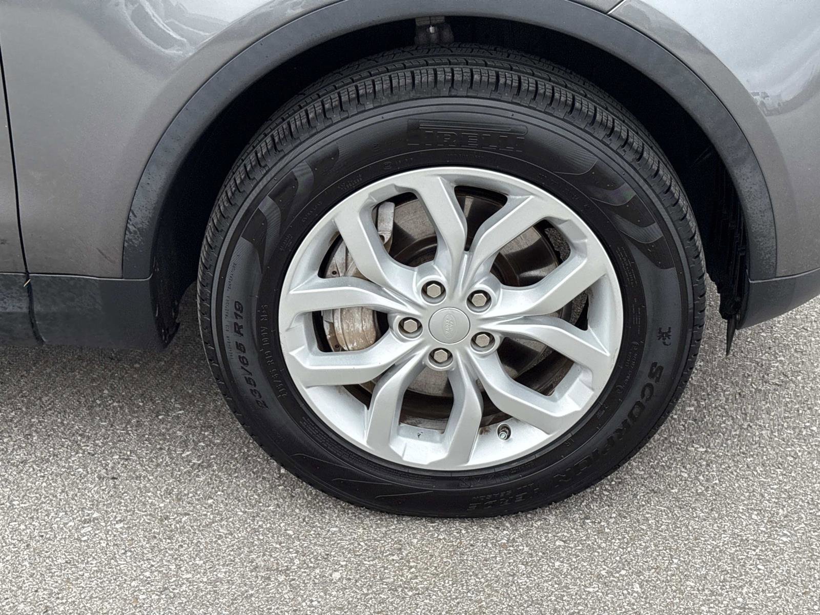 Used 2018 Land Rover Discovery SE image 10