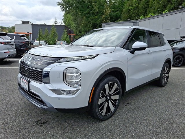 New 2025 Mitsubishi Outlander SE image 2