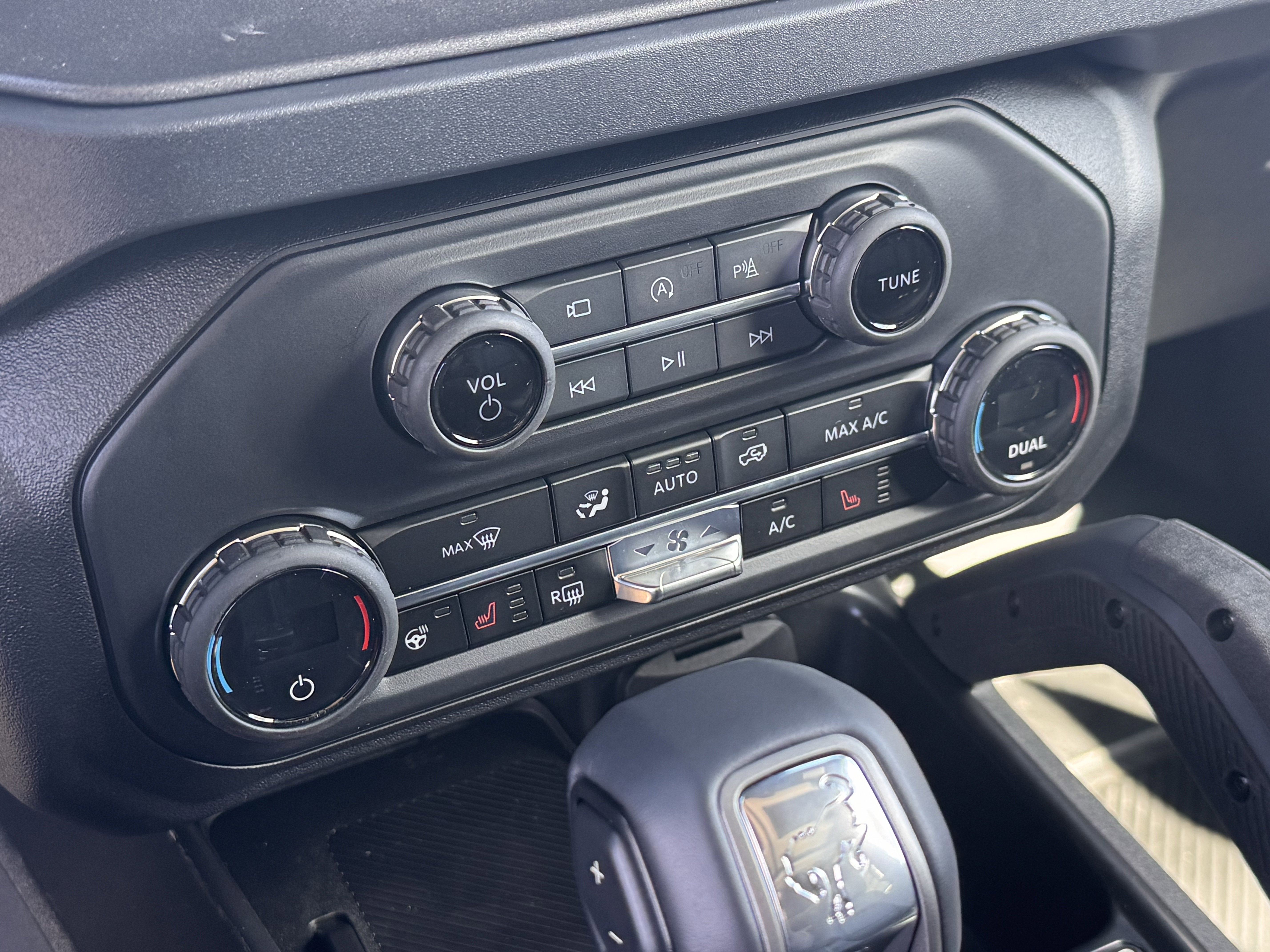 New 2025 Ford Bronco Badlands image 17