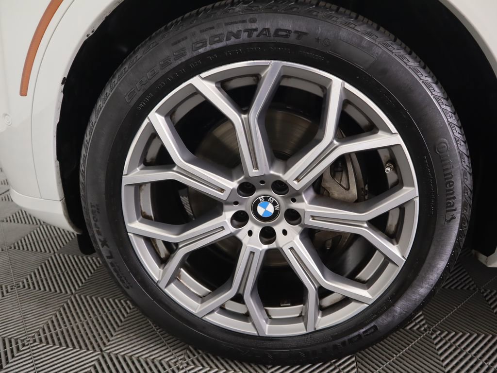 Used 2023 BMW X7 xDrive40i w/ Premium Package image 32
