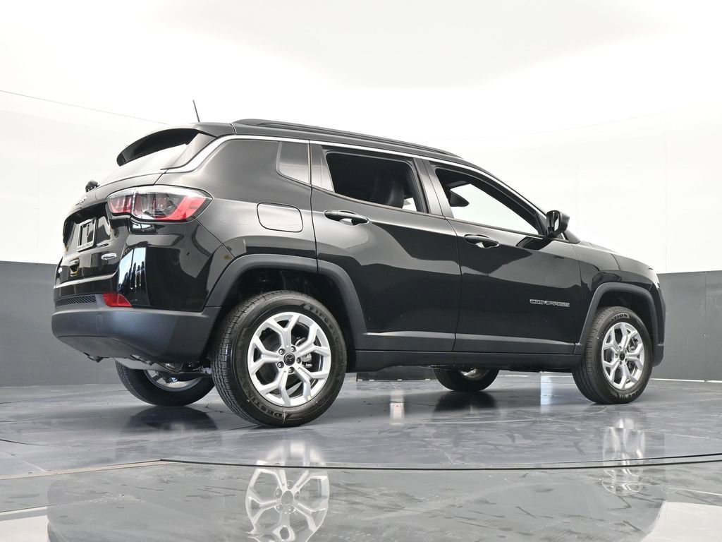 Used 2025 Jeep Compass Latitude image 53