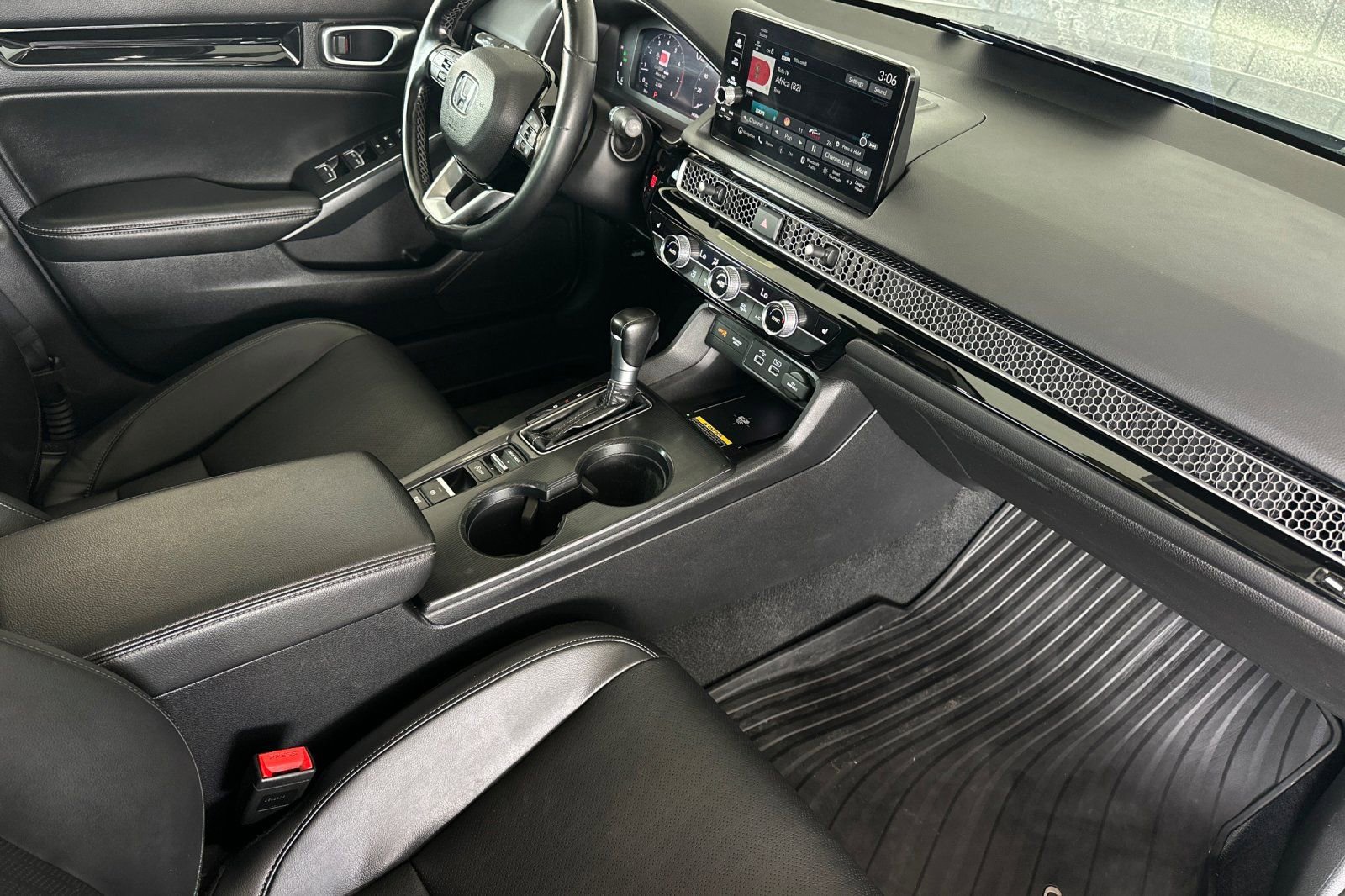 Used 2022 Honda Civic Touring image 14