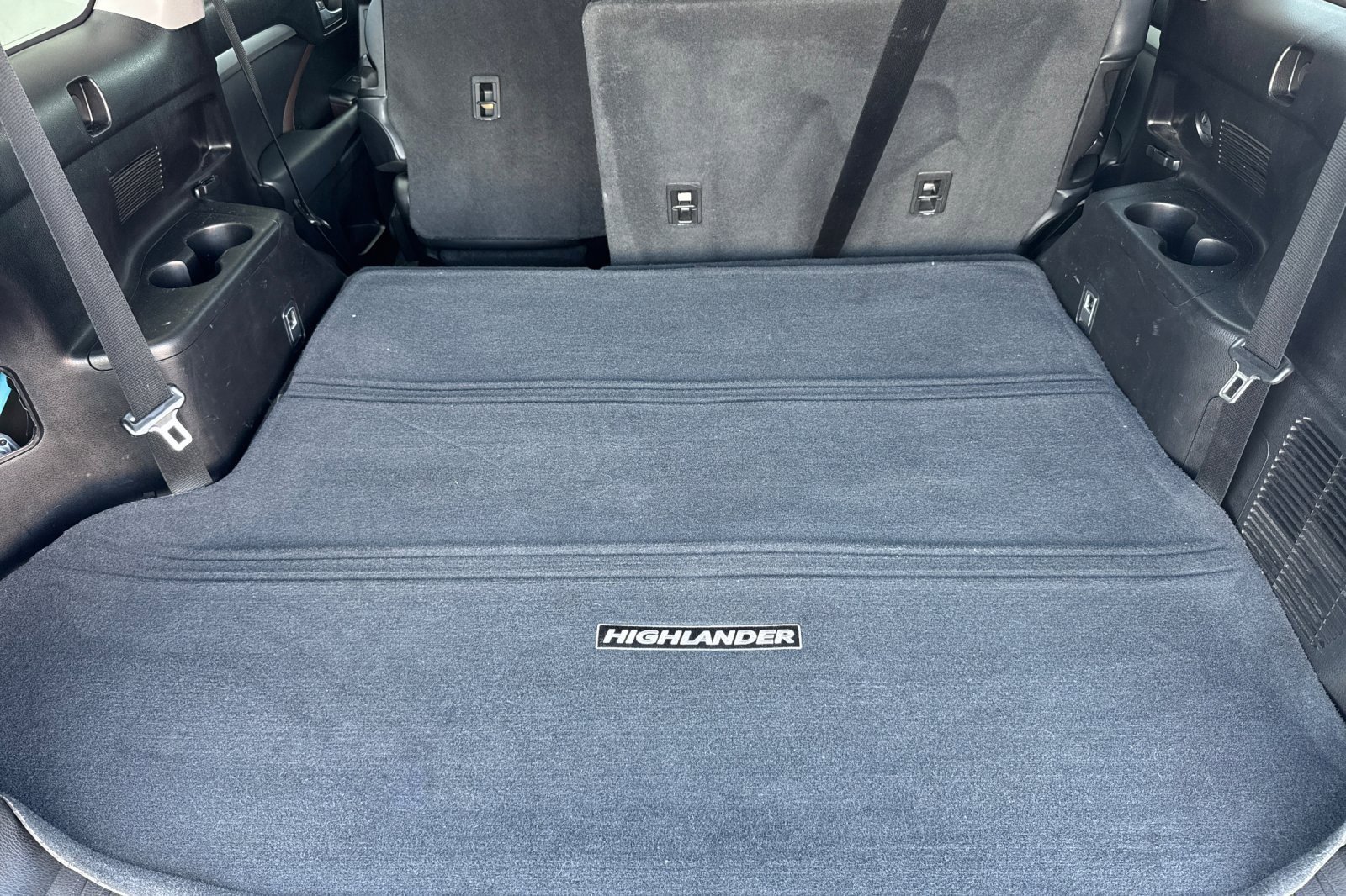 Certified 2018 Toyota Highlander XLE w/ Carpet Mat Package (TMS) image 15