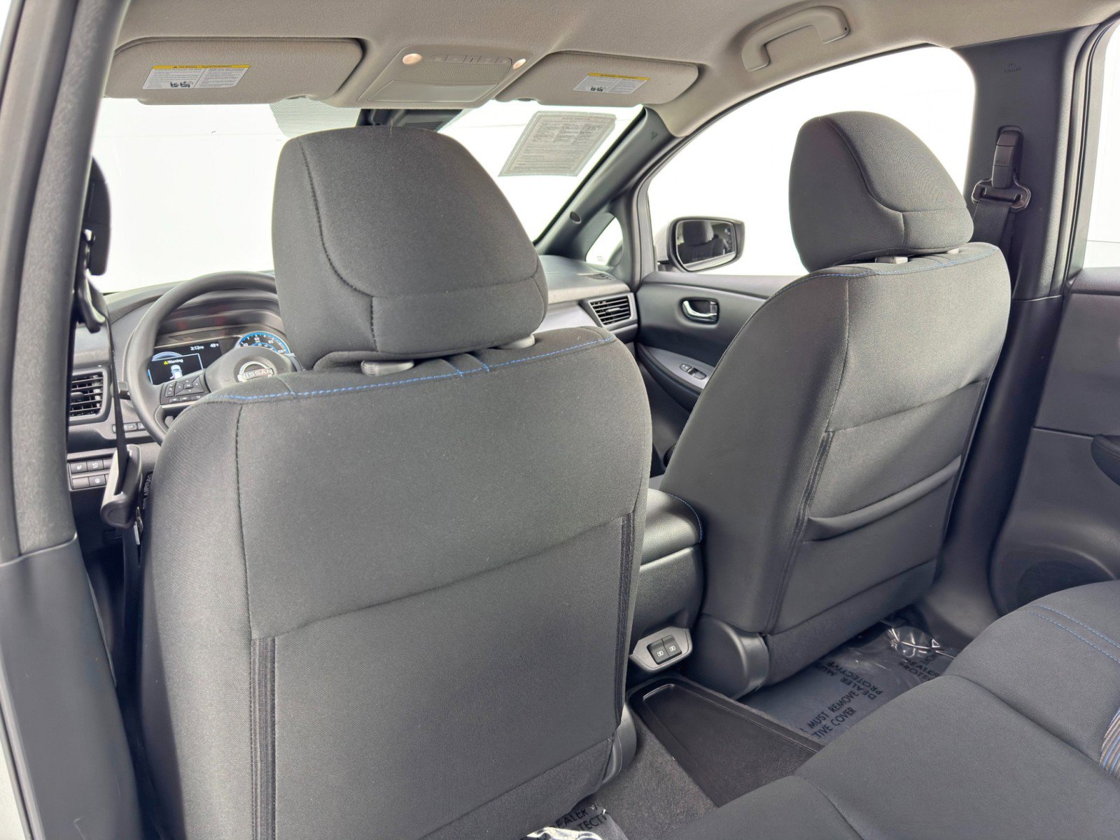 Used 2025 Nissan Leaf S image 27