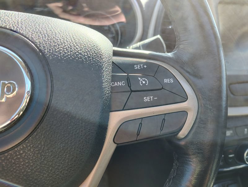 Used 2016 Jeep Cherokee Limited FWD image 13