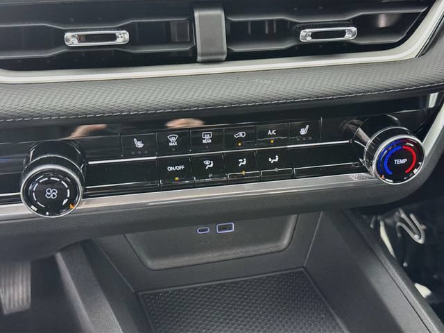 New 2027 Chevrolet Equinox LT w/ Safety and Technology Package FWD image 17