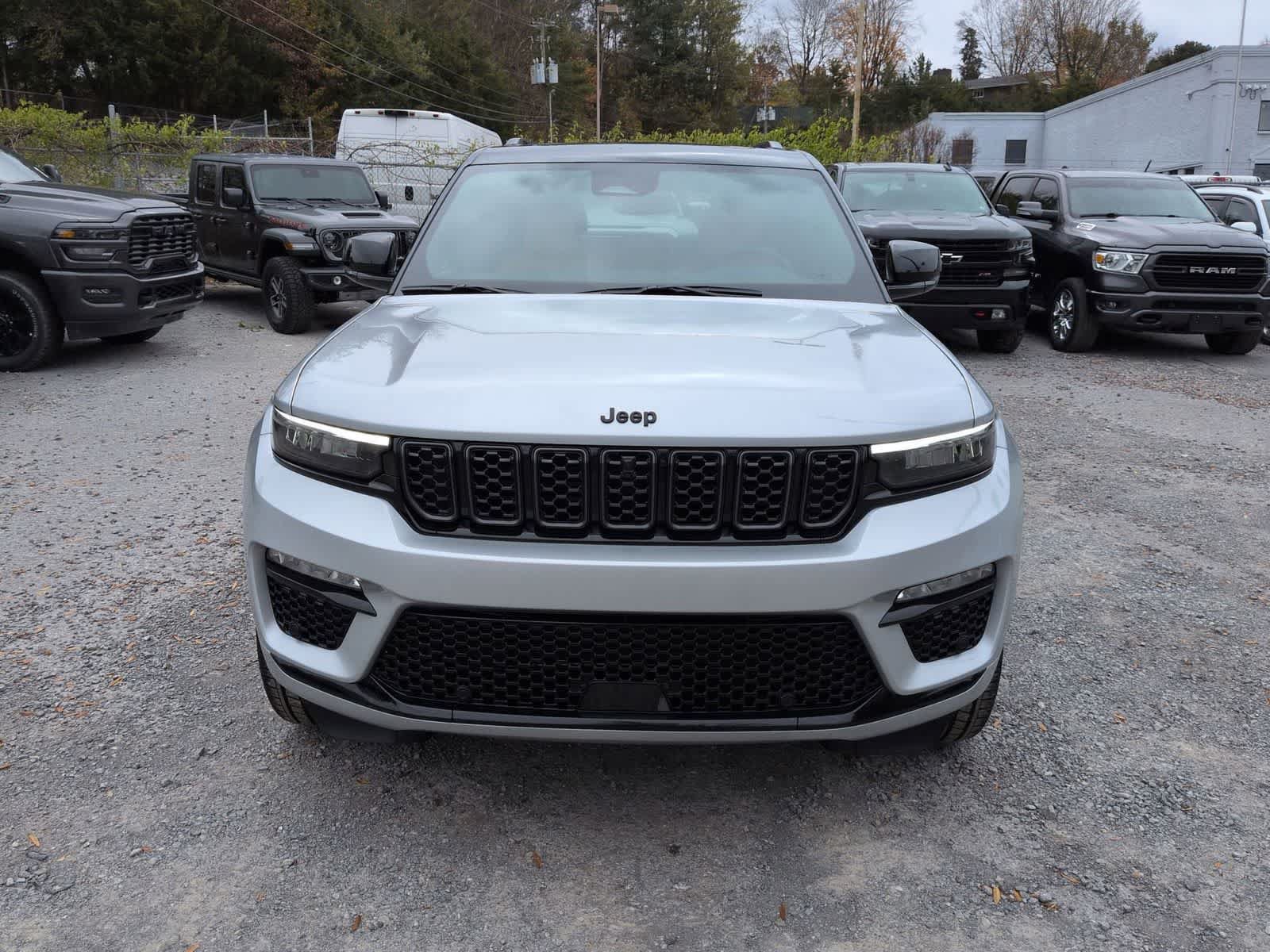 New 2025 Jeep Grand Cherokee Summit w/ Obsidian Package AWD/4WD image 3