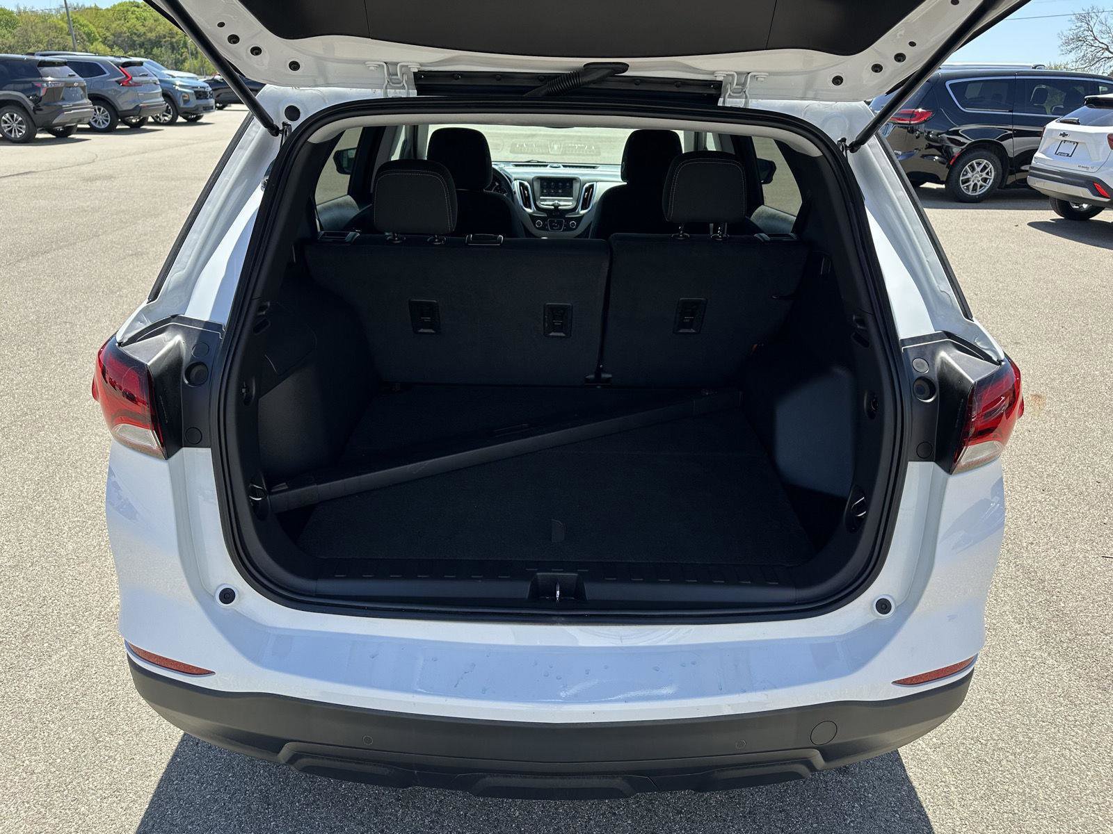 Used 2023 Chevrolet Equinox LS w/ LS Convenience Package FWD image 6