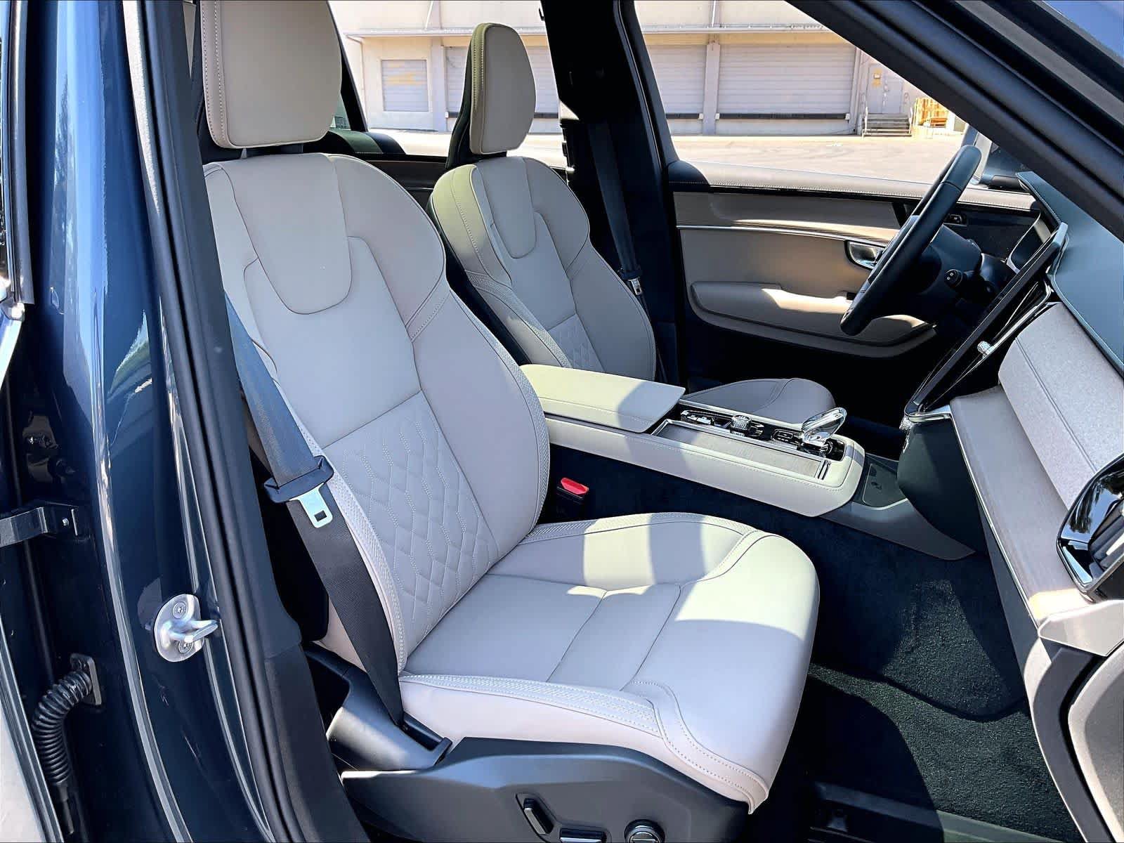 Used 2026 Volvo XC90 T8 Plus w/ Protection Package Premier AWD/4WD image 10