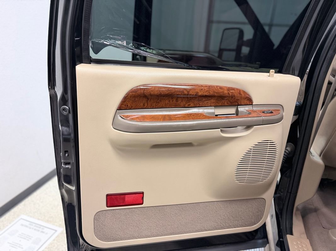 Used 2001 Ford Excursion Limited image 32