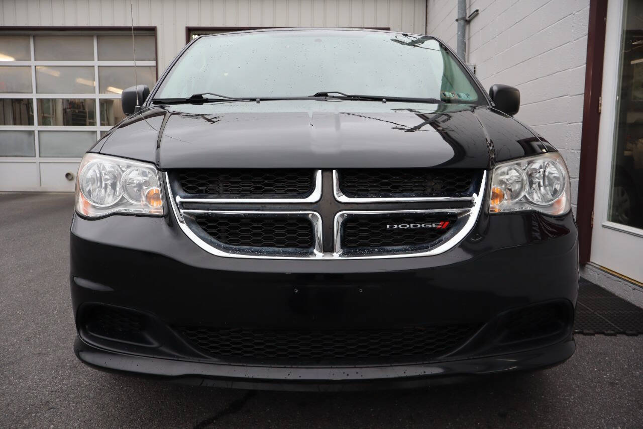 Used 2016 Dodge Grand Caravan SE w/ Quick Order Package 29E SE FWD image 2