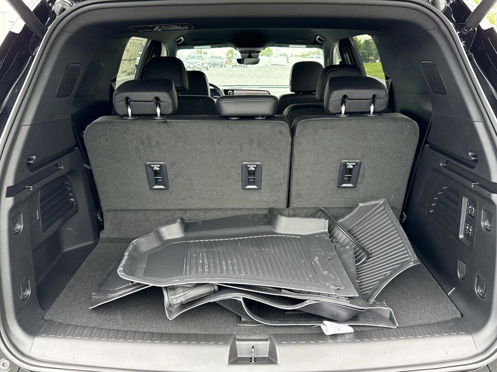 New 2025 Chevrolet Traverse High Country w/ LPO, Floor Liner Package image 12