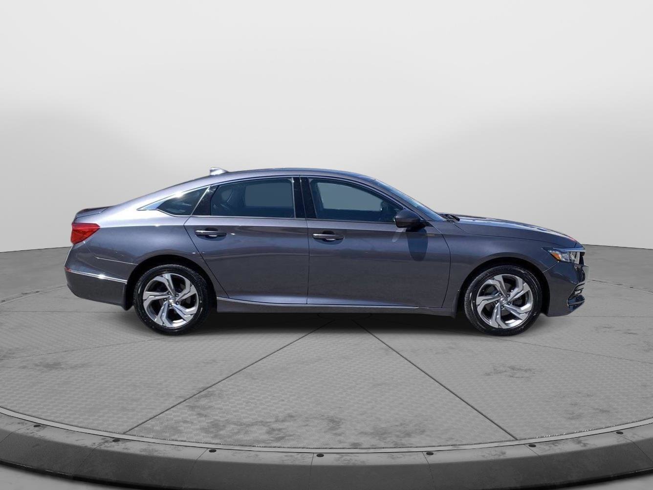 Used 2018 Honda Accord EX image 2