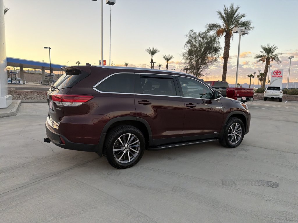 Used 2019 Toyota Highlander XLE AWD/4WD image 4
