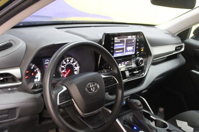 Used 2022 Toyota Highlander L AWD/4WD image 14