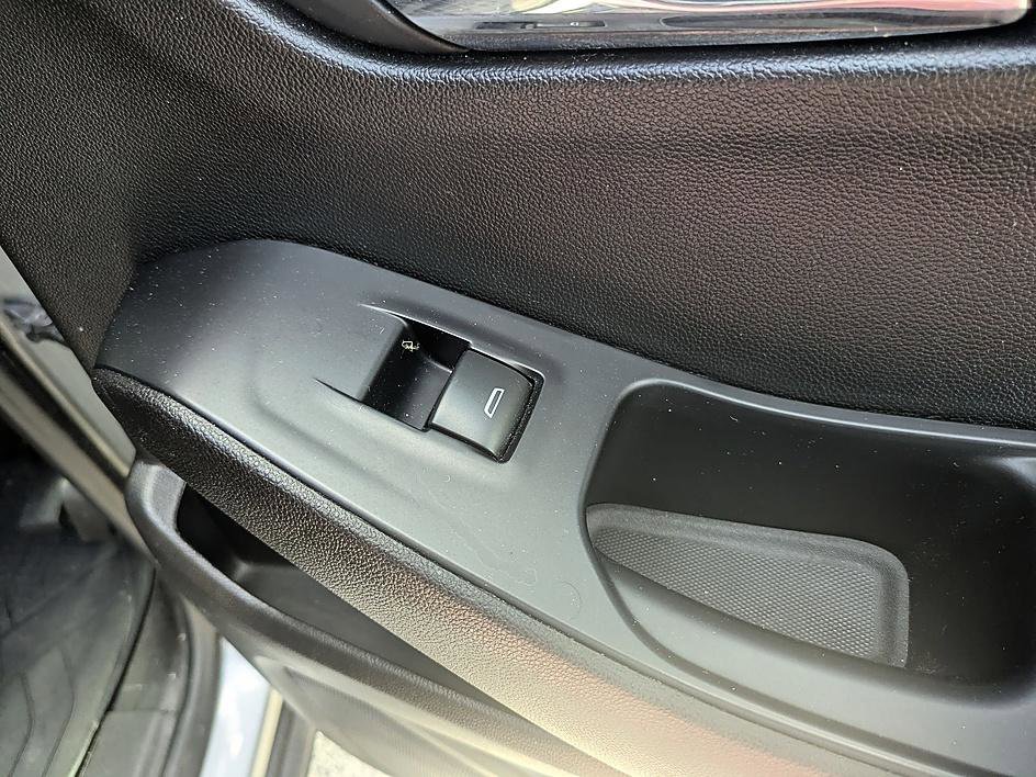 Used 2023 Chevrolet Traverse RS image 36