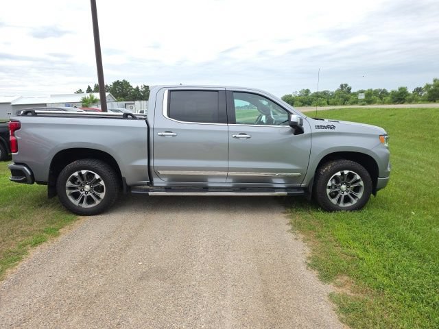 Used 2024 Chevrolet Silverado 1500 High Country w/ Technology Package AWD/4WD image 6