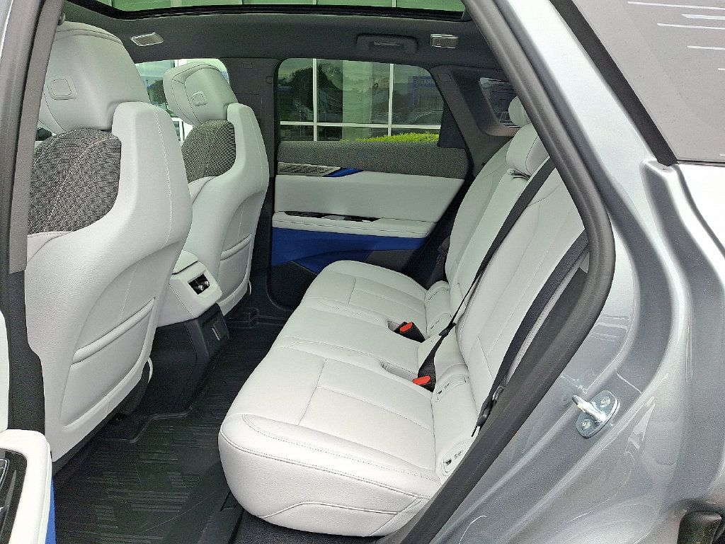 New 2027 Cadillac Optiq Luxury w/ LPO, Floor Liner Package AWD/4WD image 5