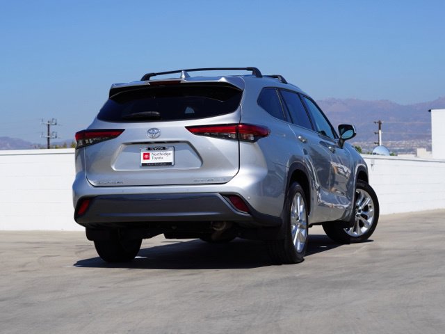 Certified 2021 Toyota Highlander Limited AWD/4WD image 7
