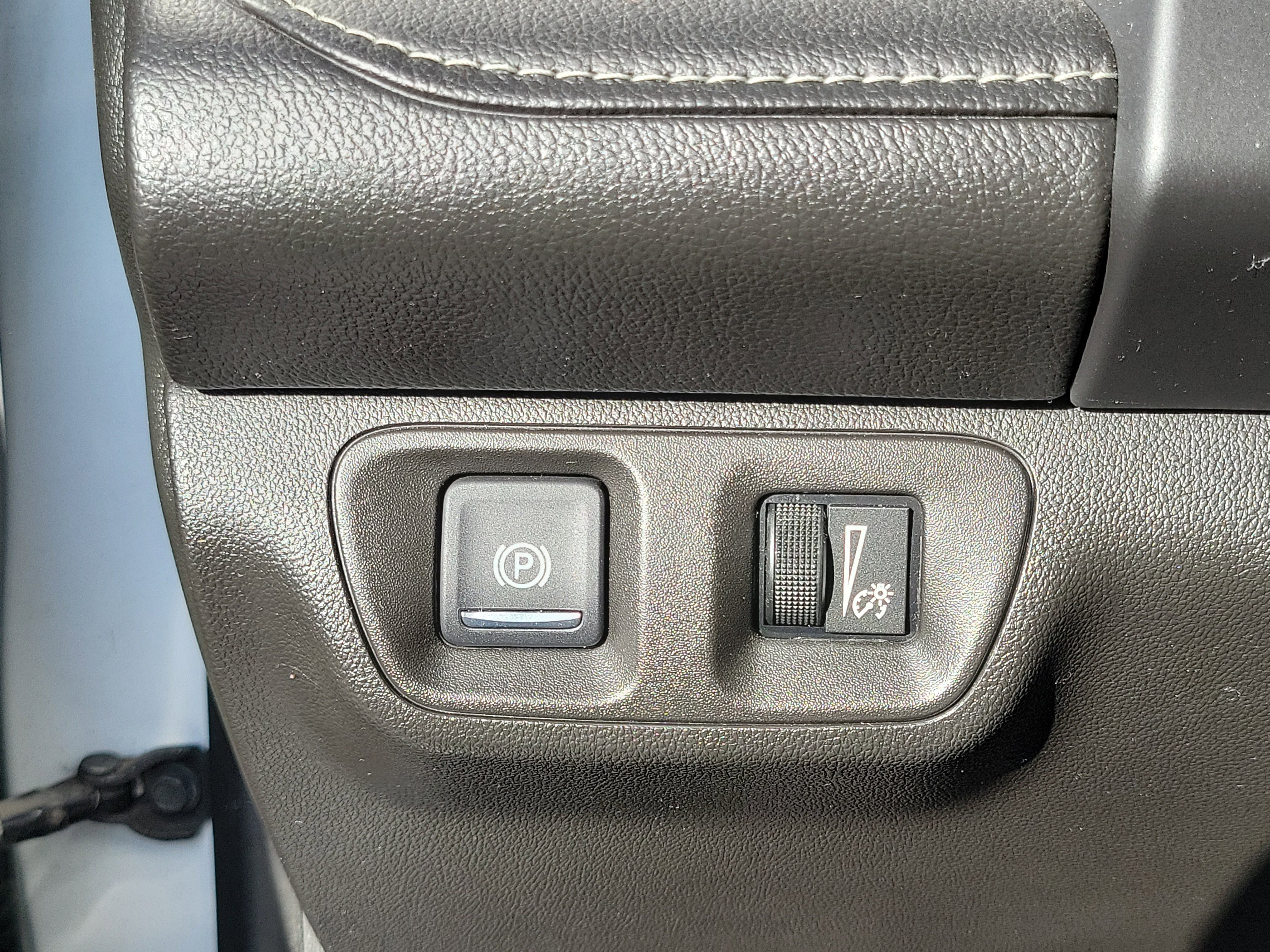 Used 2017 GMC Acadia SLE w/ Driver Alert Package I image 8