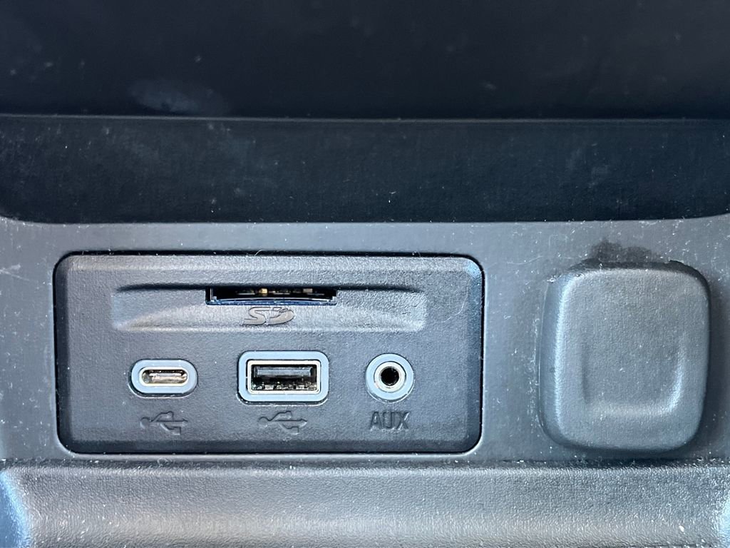 Used 2023 GMC Terrain SLT image 28