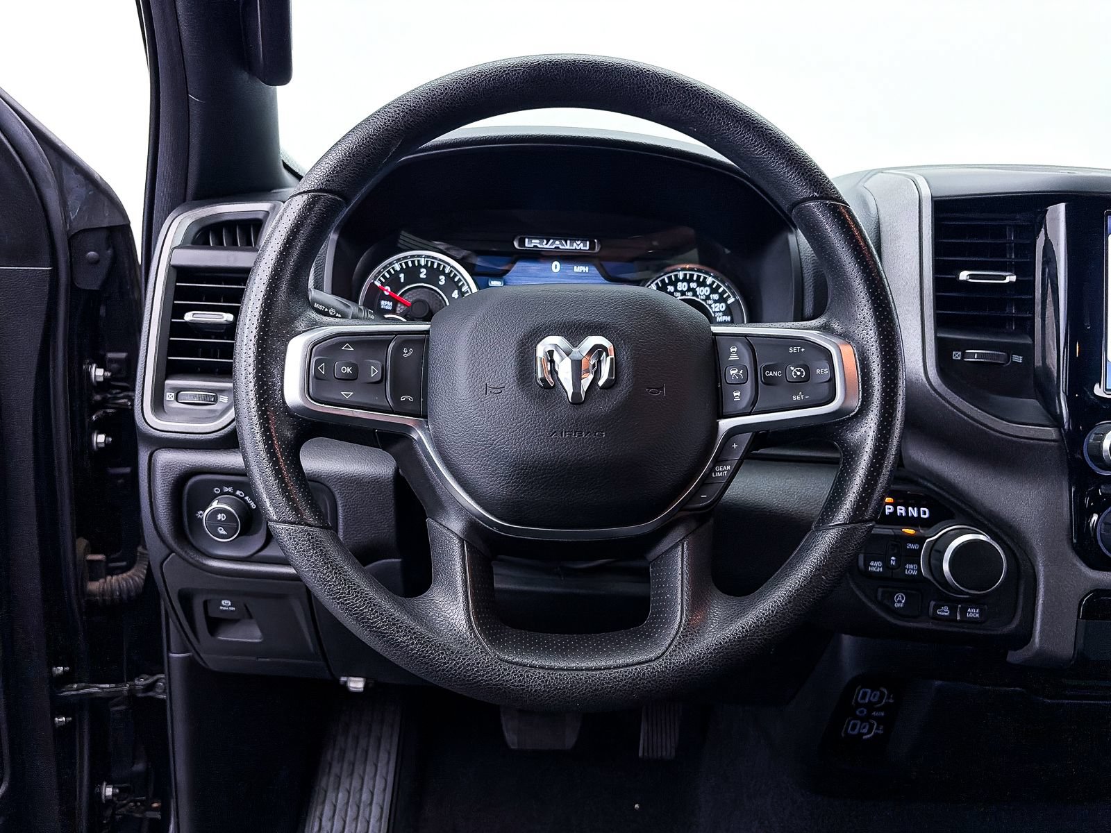 Used 2025 RAM 1500 Warlock AWD/4WD image 32