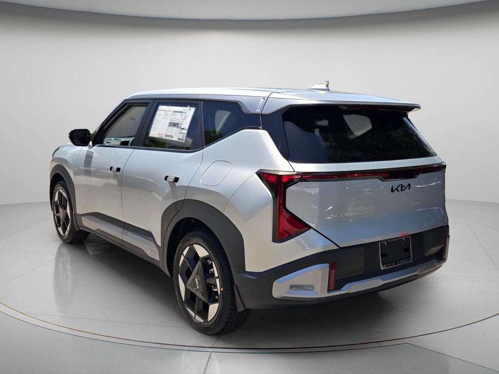New 2027 Kia Seltos S FWD image 4