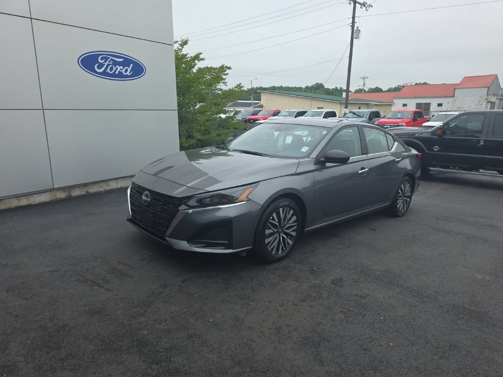 Used 2025 Nissan Altima 2.5 SV FWD image 2
