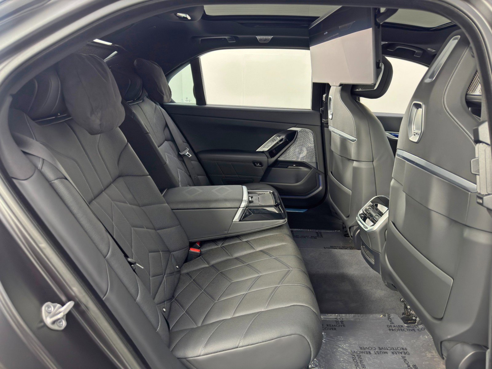 Used 2023 BMW i7 xDrive60 w/ Parking Assistance Package image 52