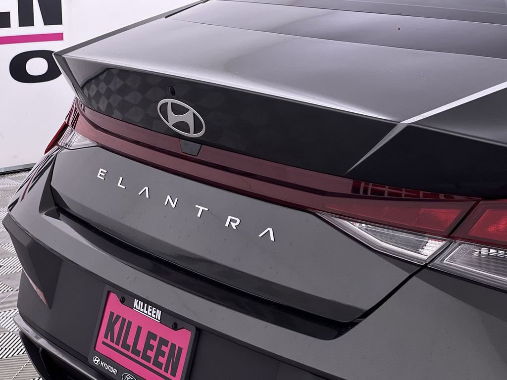Used 2025 Hyundai Elantra SE FWD image 25